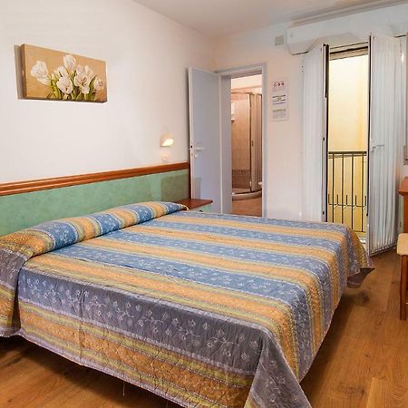 Hotel Alba Serena Misano Adriatico Exterior photo